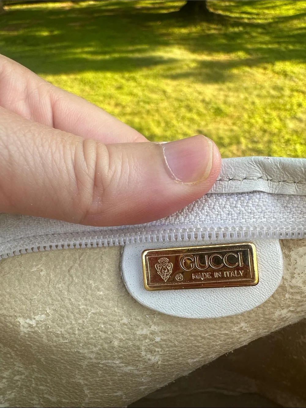 Gucci White Crossbody Bucket Bag